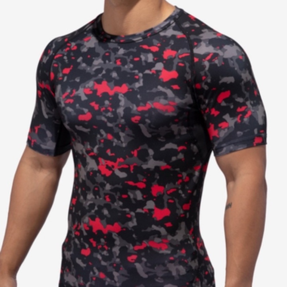 Lot of 2x NWT [Eastbay] Gymtech Performance Tees Blue Camo & Red Camo Men’s XS - Picture 3 of 9